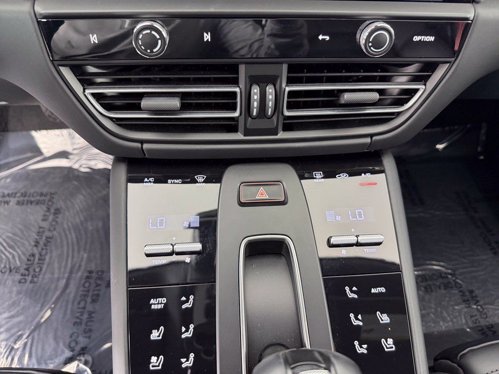 Certified 2023 Porsche Macan GTS AWD/4WD image 33