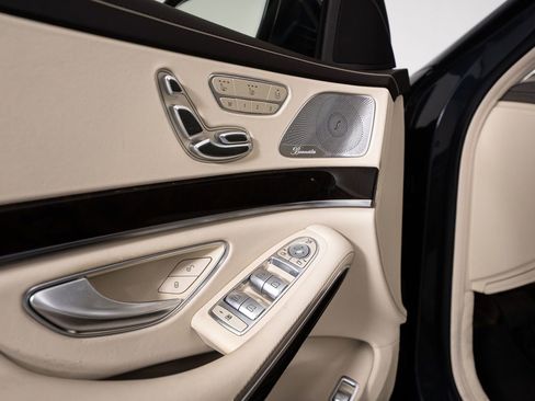 Used 2018 Mercedes-Benz S 560 Sedan image 20