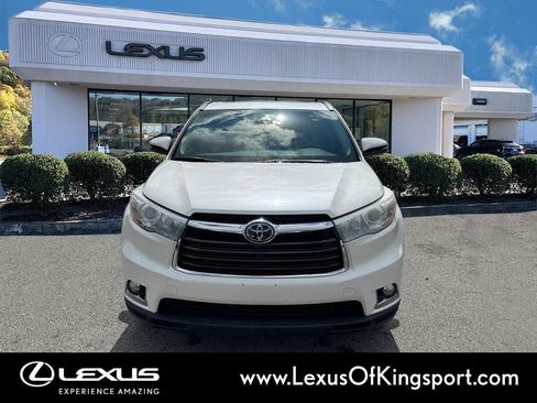 Used 2015 Toyota Highlander Limited w/ Driver Technology Package AWD/4WD image 8