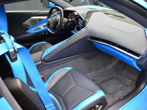 Used 2022 Chevrolet Corvette Stingray Premium Conv w/ Z51 Performance Package RWD image 17