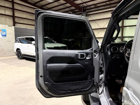 Used 2021 Jeep Wrangler Unlimited Sahara AWD/4WD image 11