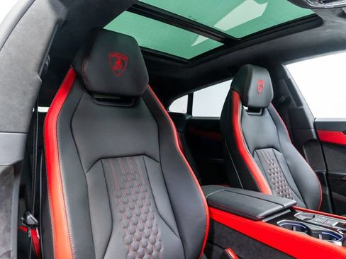 Used 2025 Lamborghini Urus SE AWD/4WD image 39