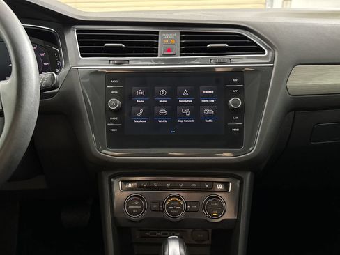 Used 2020 Volkswagen Tiguan SEL FWD image 18