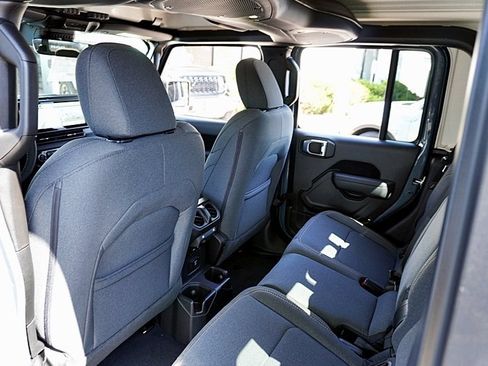 New 2025 Jeep Gladiator Willys image 24