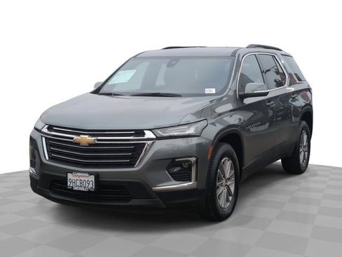 Certified 2023 Chevrolet Traverse LT FWD image 1