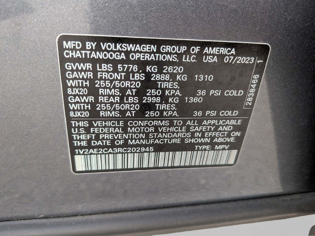 Certified 2024 Volkswagen Atlas Cross Sport SEL R-Line AWD/4WD image 37
