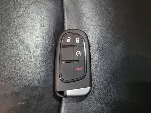 Used 2016 Jeep Cherokee Limited image 32