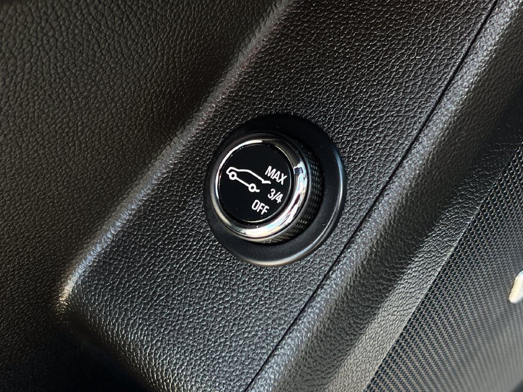 Used 2023 Chevrolet Traverse Premier FWD image 7