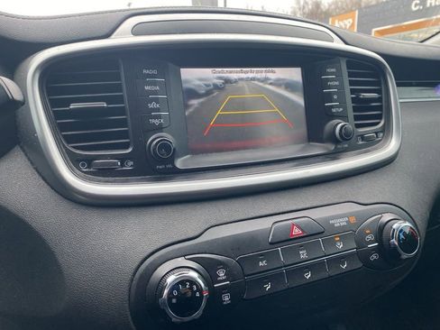 Used 2019 Kia Sorento LX image 13