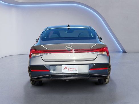 Used 2024 Hyundai Elantra SEL w/ Convenience Package image 4