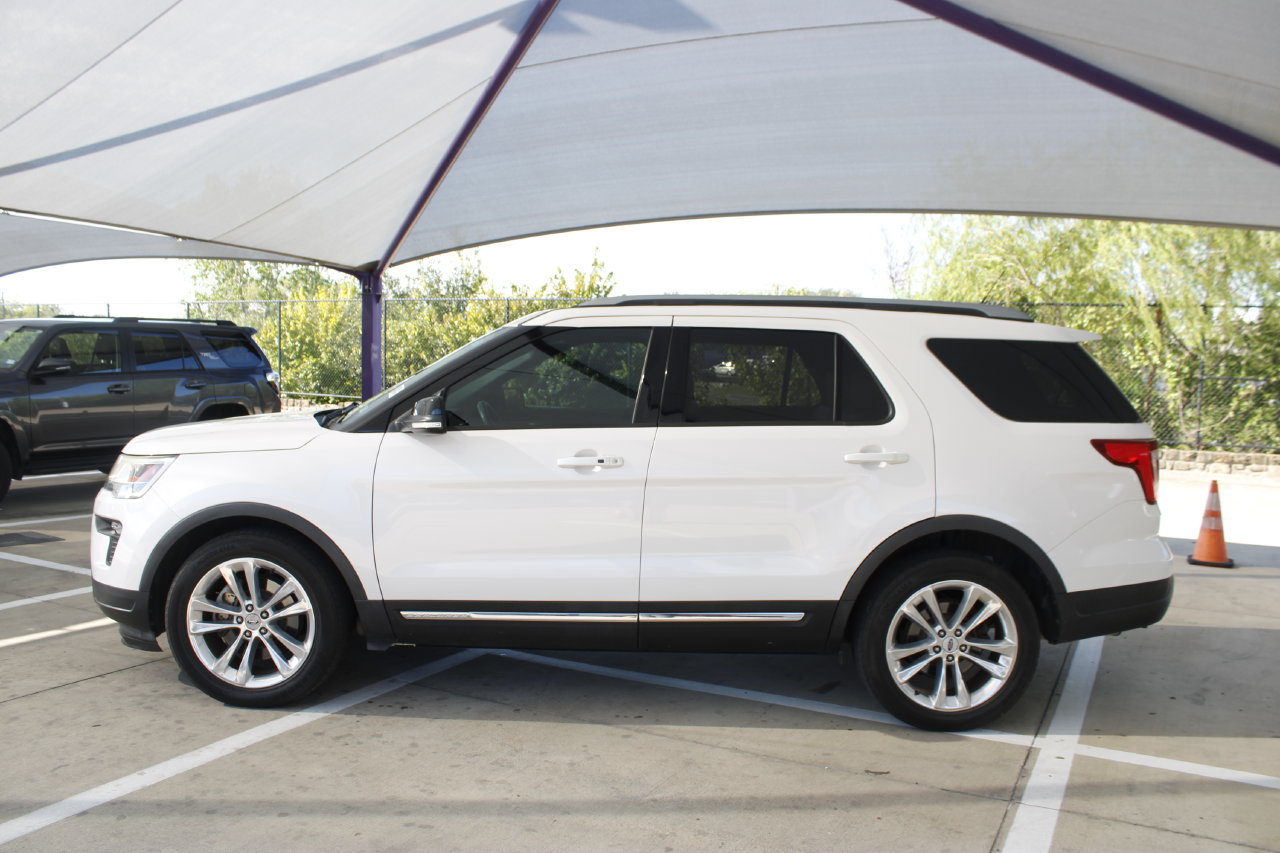 Used 2018 Ford Explorer XLT w/ Equipment Group 202A FWD image 2