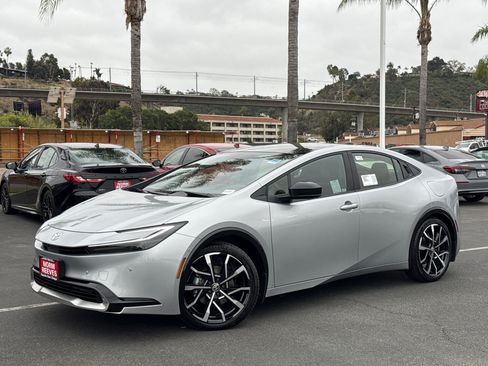 New 2026 Toyota Prius Plug-In Hybrid FWD image 2