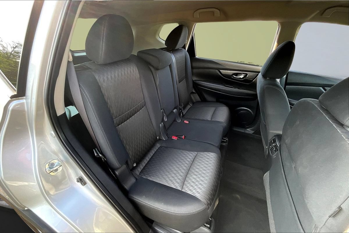 Used 2017 Nissan Rogue SV w/ SV Premium Package AWD/4WD image 14