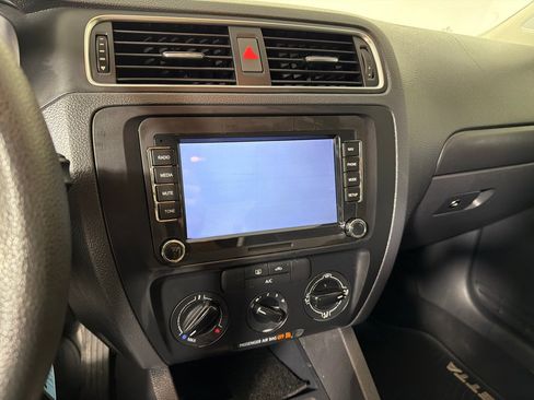 Used 2014 Volkswagen Jetta SE FWD image 16