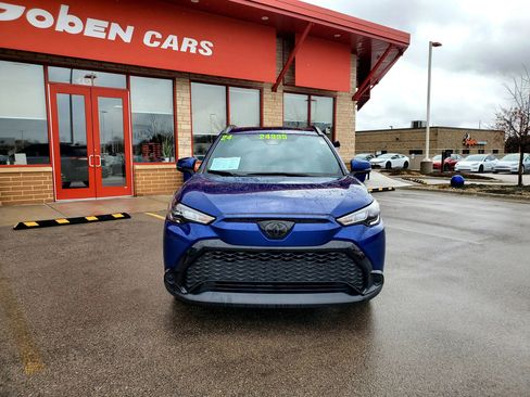 Used 2024 Toyota Corolla Cross AWD Hybrid w/ Moonroof Package image 2