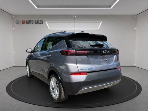 Used 2023 Chevrolet Bolt EUV LT w/ Driver Confidence Package FWD image 3