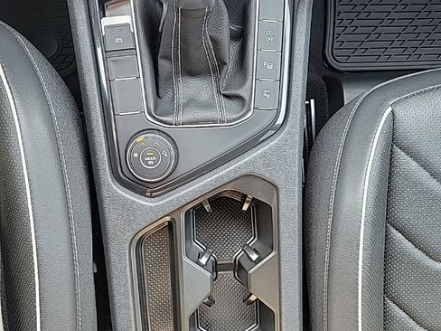 Certified 2023 Volkswagen Tiguan SEL R-Line AWD/4WD image 9