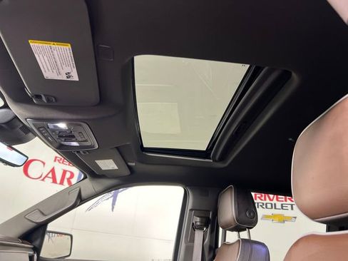 Used 2025 GMC Sierra 1500 Denali w/ Technology Package AWD/4WD image 21