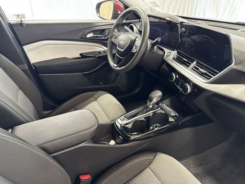Certified 2024 Chevrolet Trax LT FWD image 26
