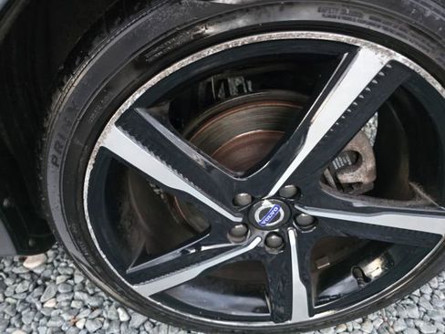 Used 2016 Volvo S60 T5 R-Design image 10