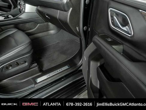 Used 2022 Chevrolet Suburban LT w/ Luxury Package image 25