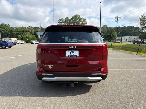 Certified 2024 Kia Carnival LX FWD image 6
