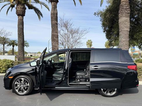 Used 2024 Honda Odyssey Elite image 17