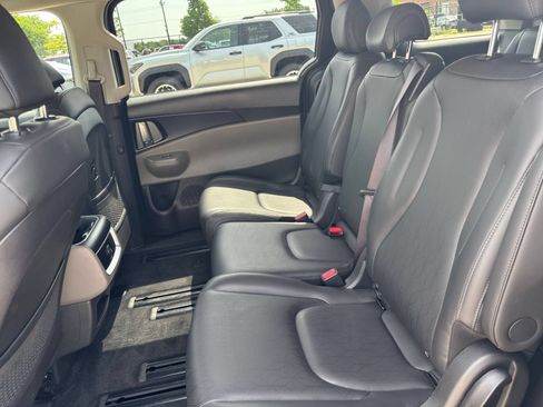 Used 2026 Kia Carnival FWD image 24