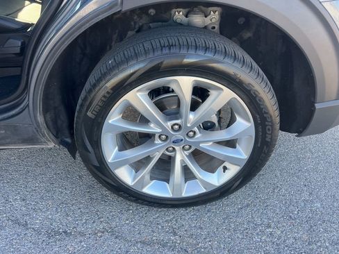 Used 2023 Ford Explorer Platinum w/ Technology Package AWD/4WD image 18