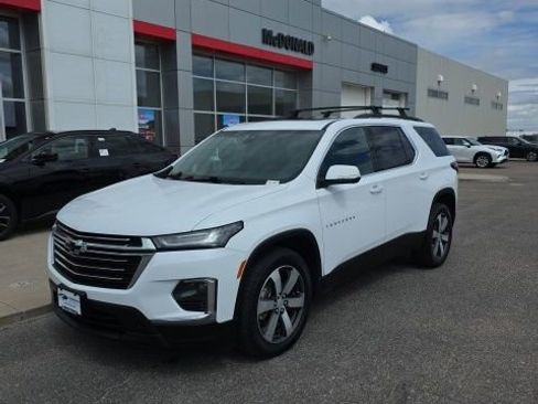 Used 2022 Chevrolet Traverse LT w/ LT Premium Package AWD/4WD image 1