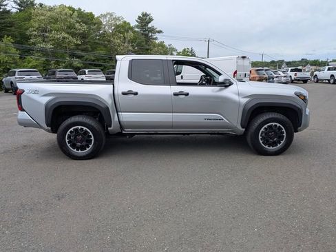 Used 2024 Toyota Tacoma TRD Off-Road AWD/4WD image 4