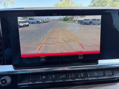 Used 2025 Chevrolet Silverado 1500 LT AWD/4WD image 16
