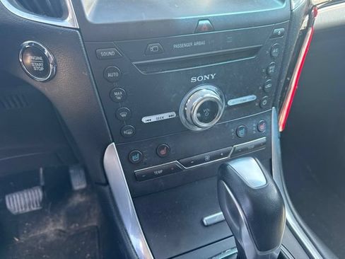 Used 2018 Ford Edge Titanium w/ Equipment Group 302A AWD/4WD image 10