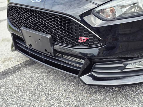 Used 2018 Ford Focus ST FWD image 9