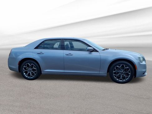 Used 2018 Chrysler 300 S AWD/4WD image 7