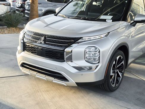 Used 2024 Mitsubishi Outlander SE image 5