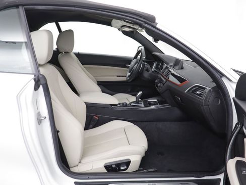 Used 2020 BMW 230i xDrive Convertible w/ Convenience Package image 18