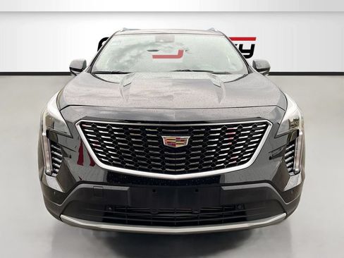 Used 2020 Cadillac XT4 Premium Luxury w/ Cold Weather Package AWD/4WD image 2