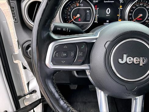 Used 2020 Jeep Gladiator Overland AWD/4WD image 19
