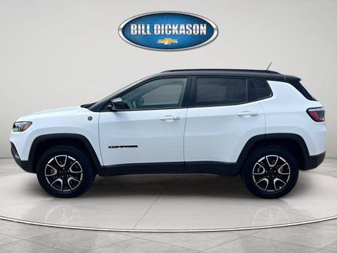 Used 2025 Jeep Compass Trailhawk AWD/4WD image 4