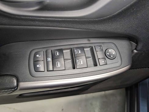 Used 2020 Jeep Cherokee Latitude Plus w/ Cold Weather Group AWD/4WD image 30