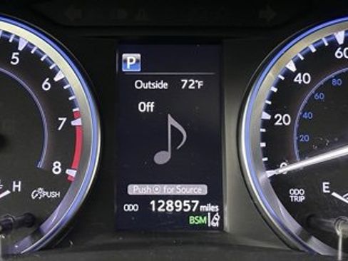 Used 2018 Toyota Highlander XLE image 19