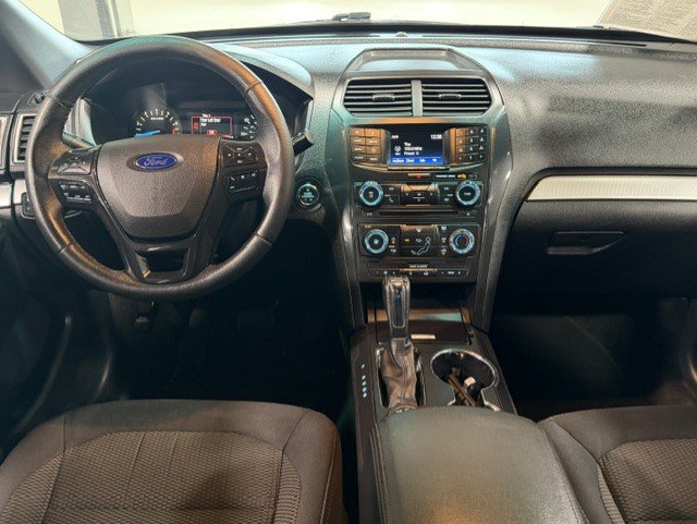 Used 2017 Ford Explorer XLT AWD/4WD image 12