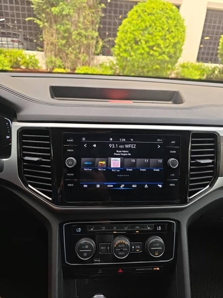 Used 2023 Volkswagen Atlas SE w/ Black Wheel Package FWD image 9