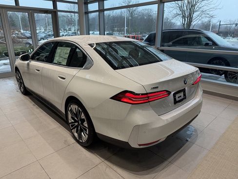 New 2026 BMW 530i xDrive xDrive w/ Premium Package image 4