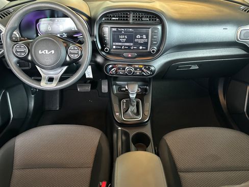 Used 2025 Kia Soul LX w/ LX Technology Package FWD image 14
