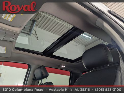 Used 2017 Ford F250 Lariat w/ Chrome Package image 24