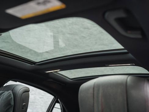 Used 2022 Mercedes-Benz S 580 4MATIC Sedan w/ 3D Technology Package image 32