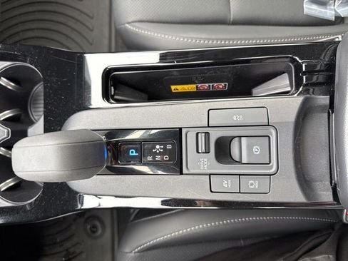 Used 2025 Toyota Prius XLE image 32