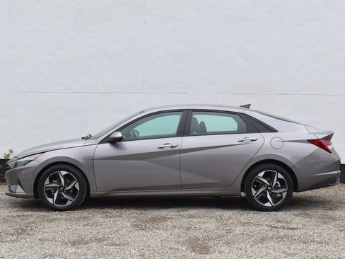 Used 2023 Hyundai Elantra SEL w/ Convenience Package FWD image 9